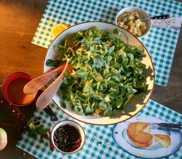 032015-nuesslisalat-mit-apfeldressing